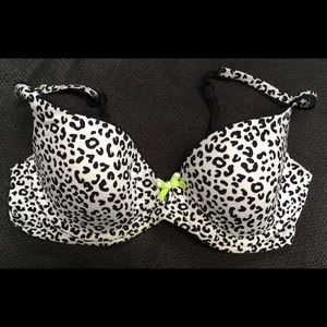 Victoria’s Secret 34C bra